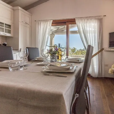 Cala Di Luce - Teloni Villa San Teodoro (Sardinia)