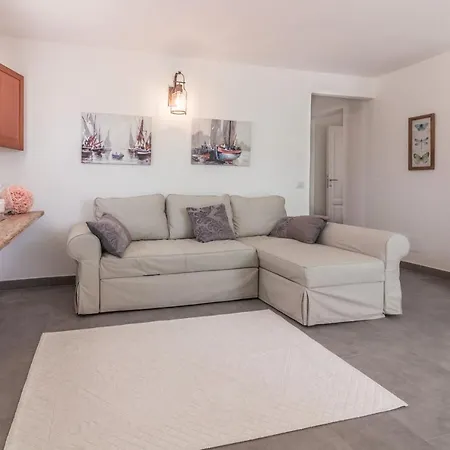 Cala Di Luce - Teloni * サン・テオドーロ