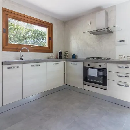 Cala Di Luce - Teloni فيلة سان تيودورو