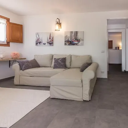 Cala Di Luce - Teloni * سان تيودورو